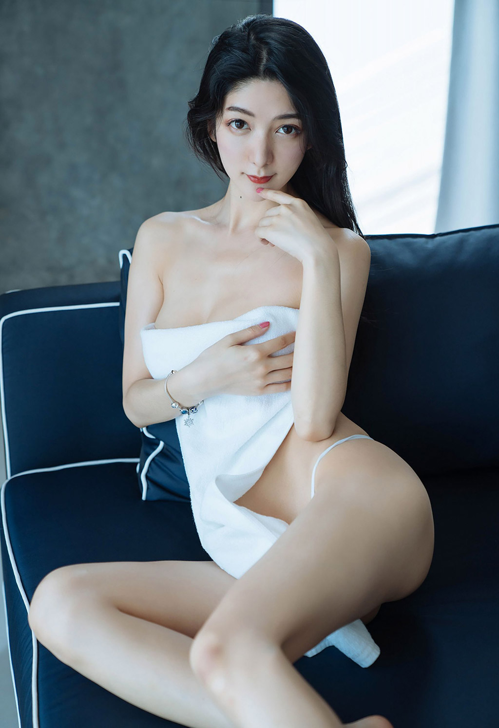 安吉拉喜歡貓萬千風情誘惑人心