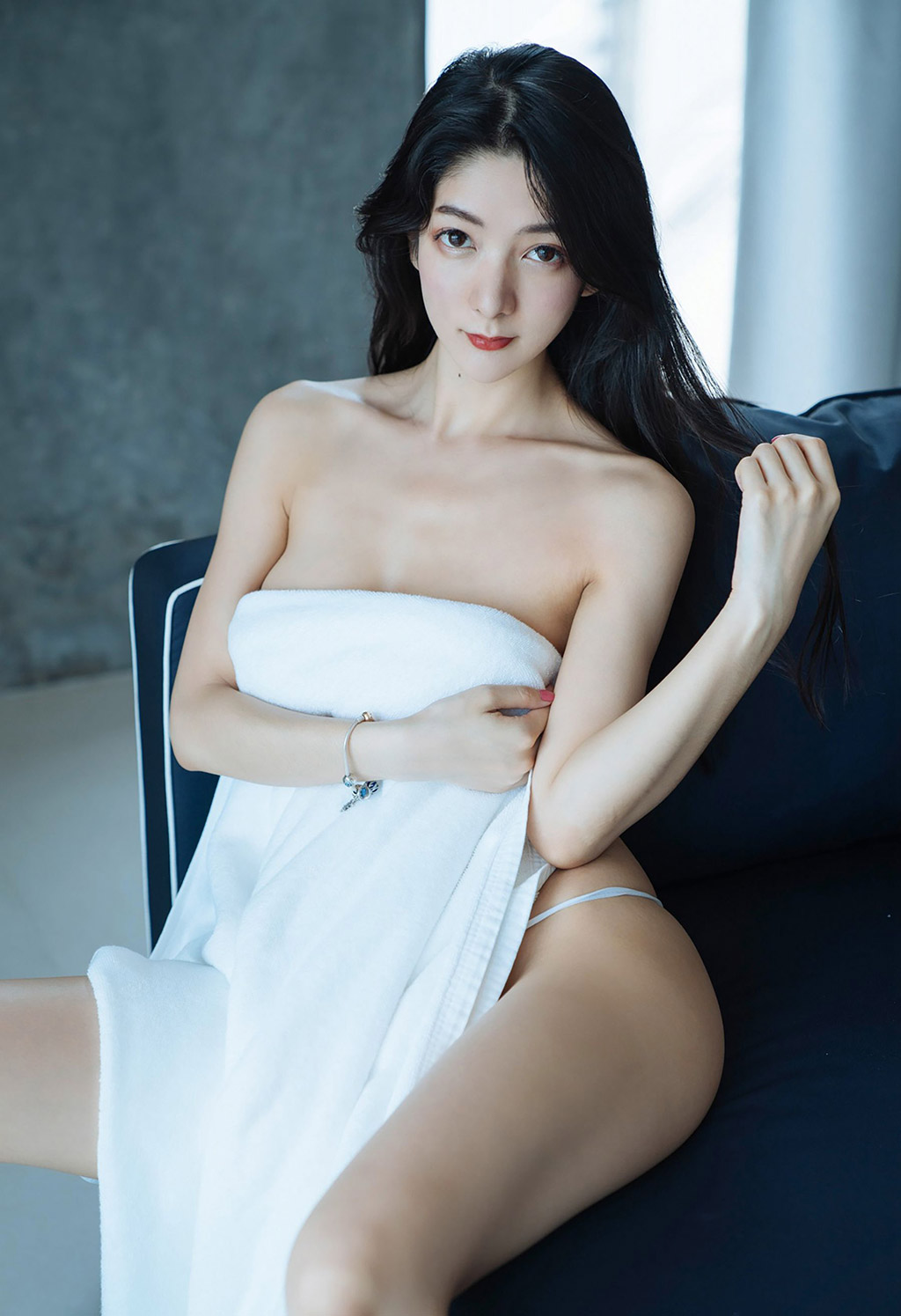 安吉拉喜歡貓萬千風情誘惑人心