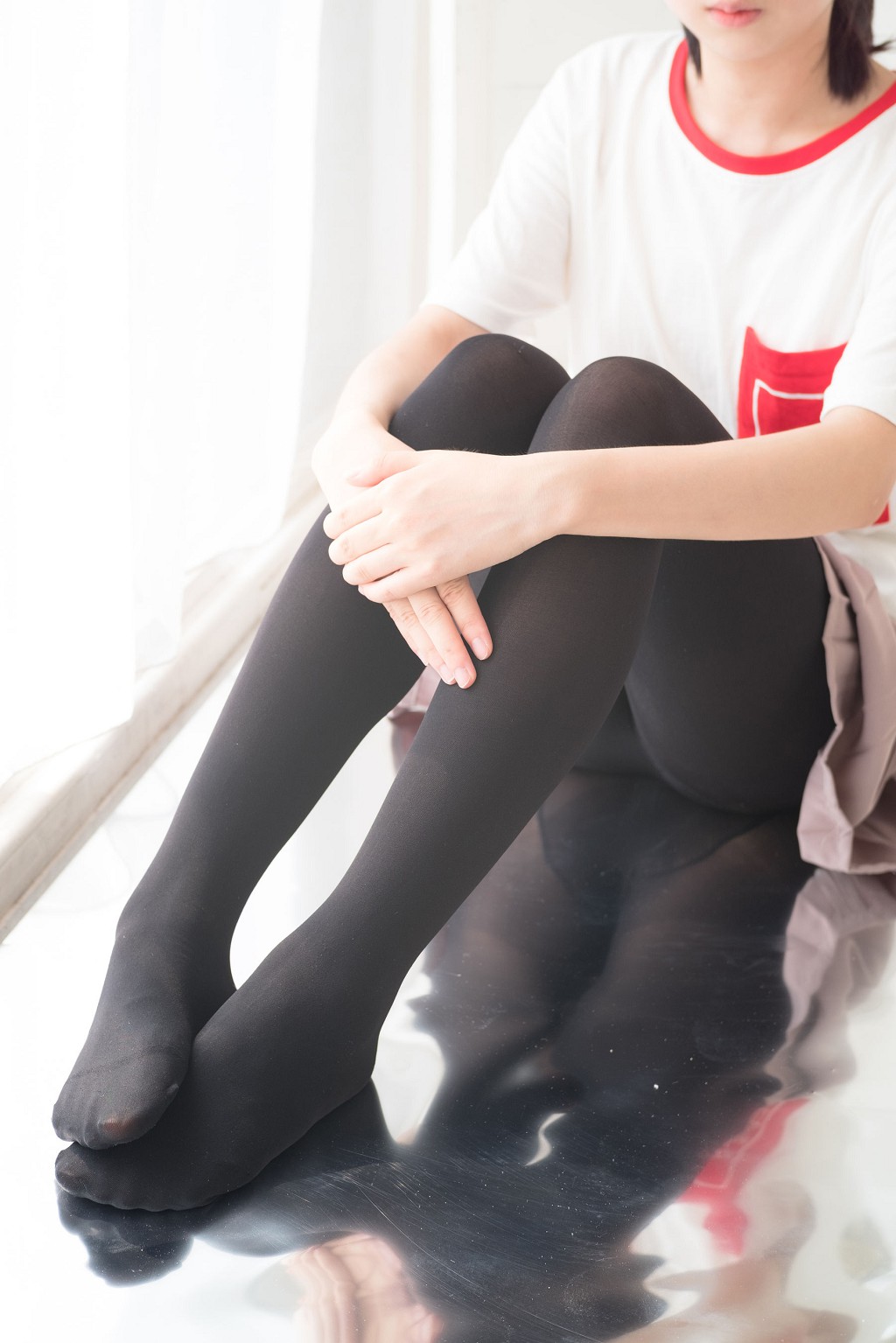 《慢慢脫下你的黑絲》 [森蘿財團] R15-029 寫真集[78P
