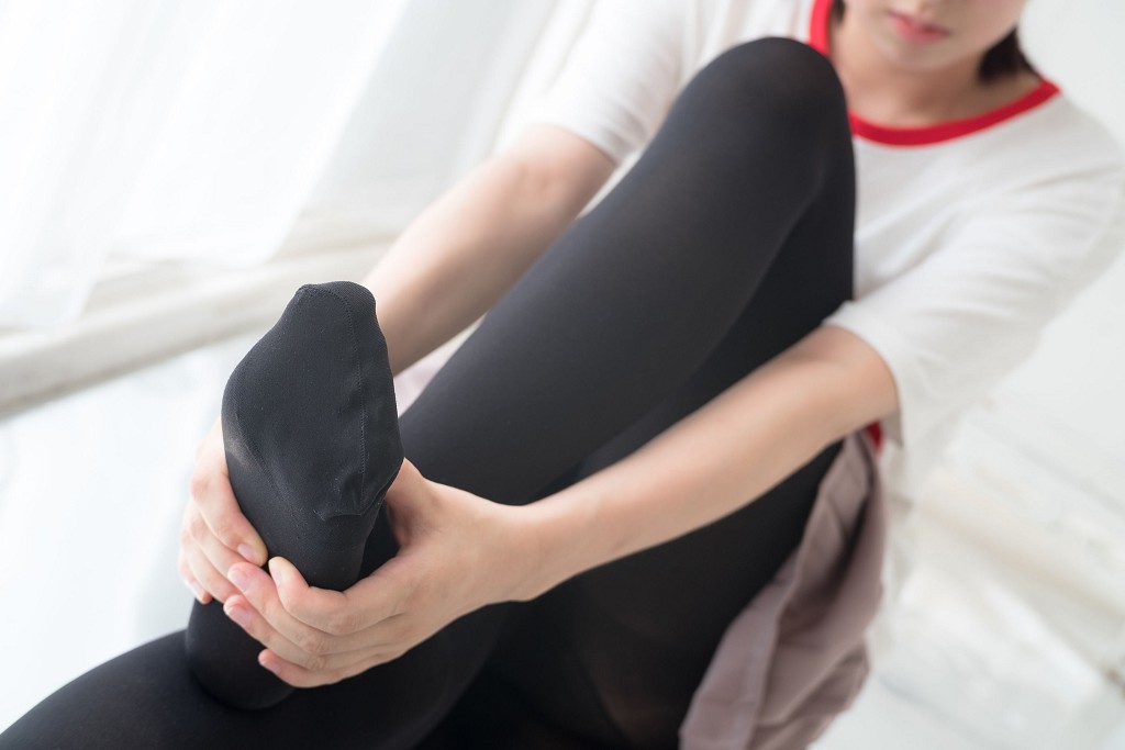 《慢慢脫下你的黑絲》 [森蘿財團] R15-029 寫真集[78P