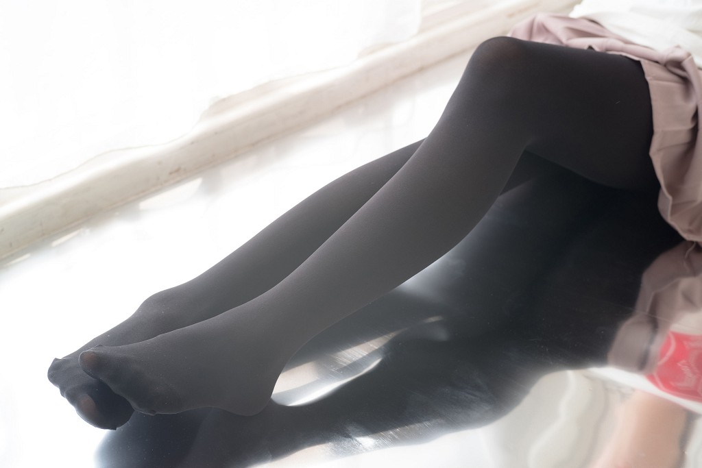 《慢慢脫下你的黑絲》 [森蘿財團] R15-029 寫真集[78P
