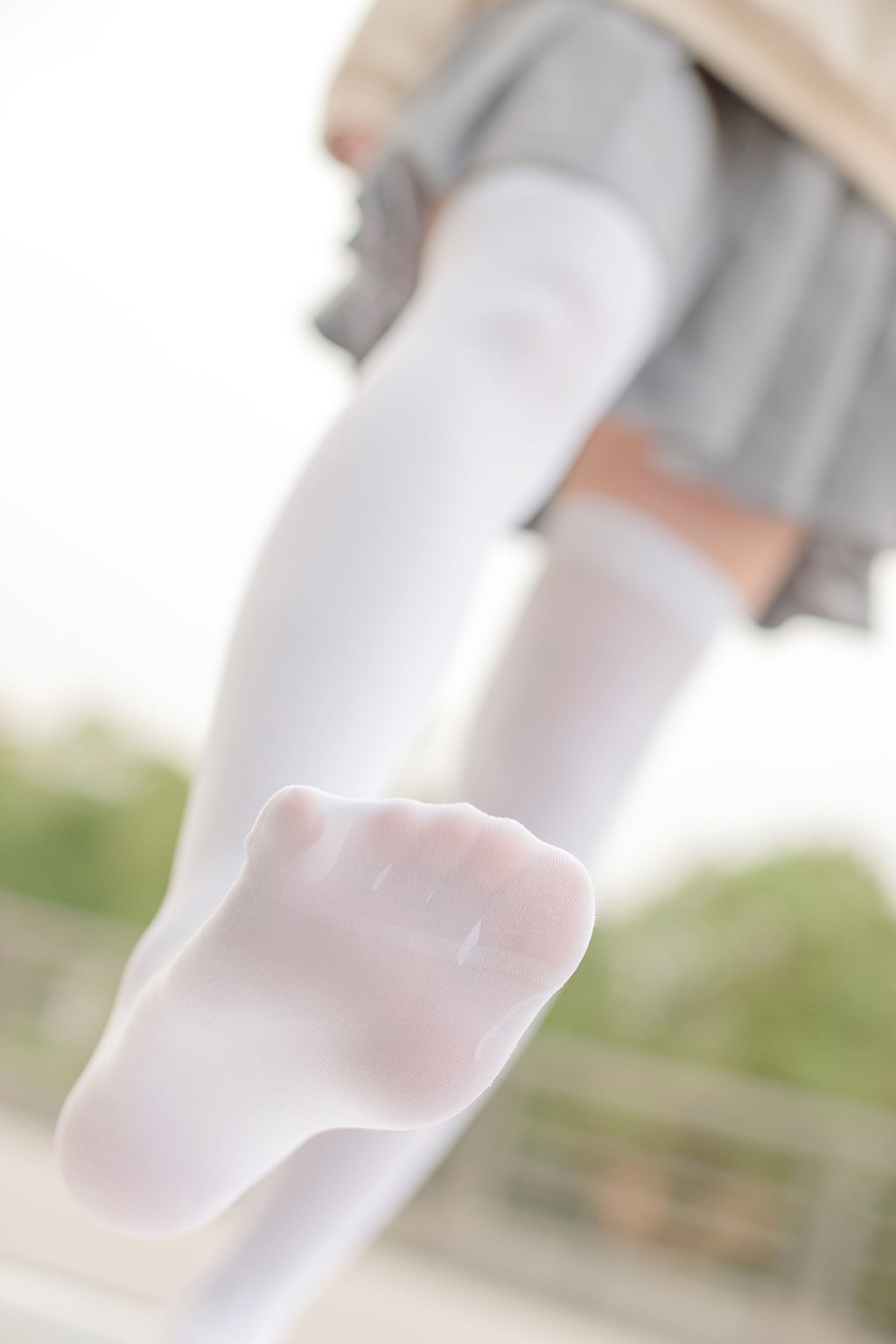 《戶外白絲短裙》 [森蘿財團] R15-040 寫真集[131P