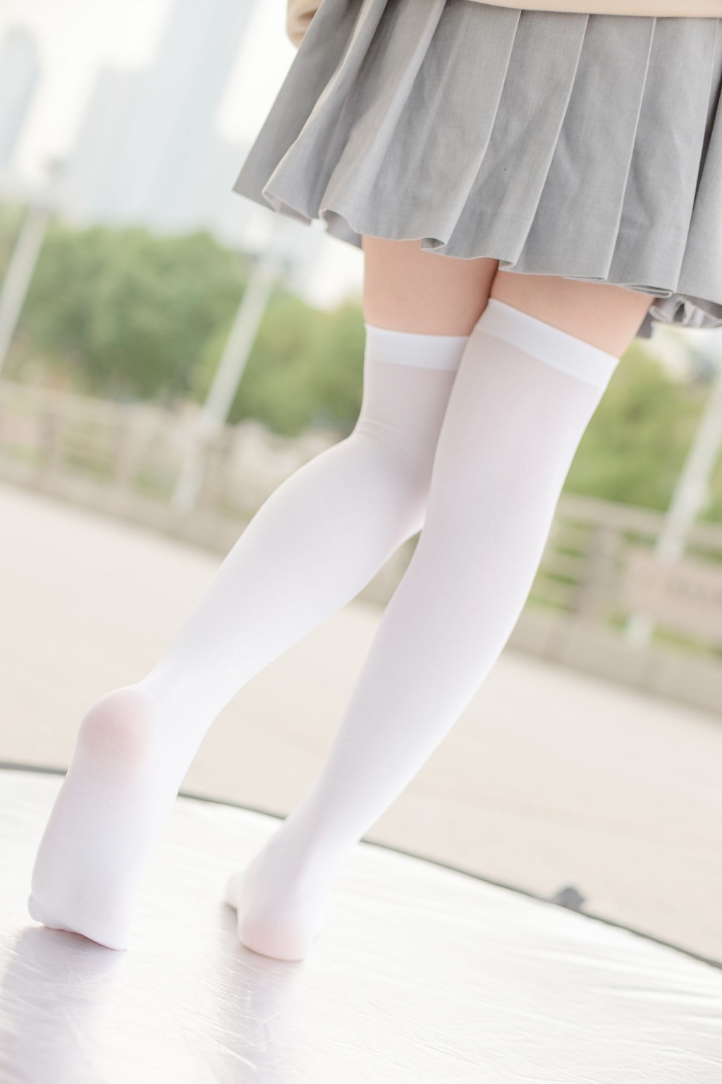 《戶外白絲短裙》 [森蘿財團] R15-040 寫真集[131P