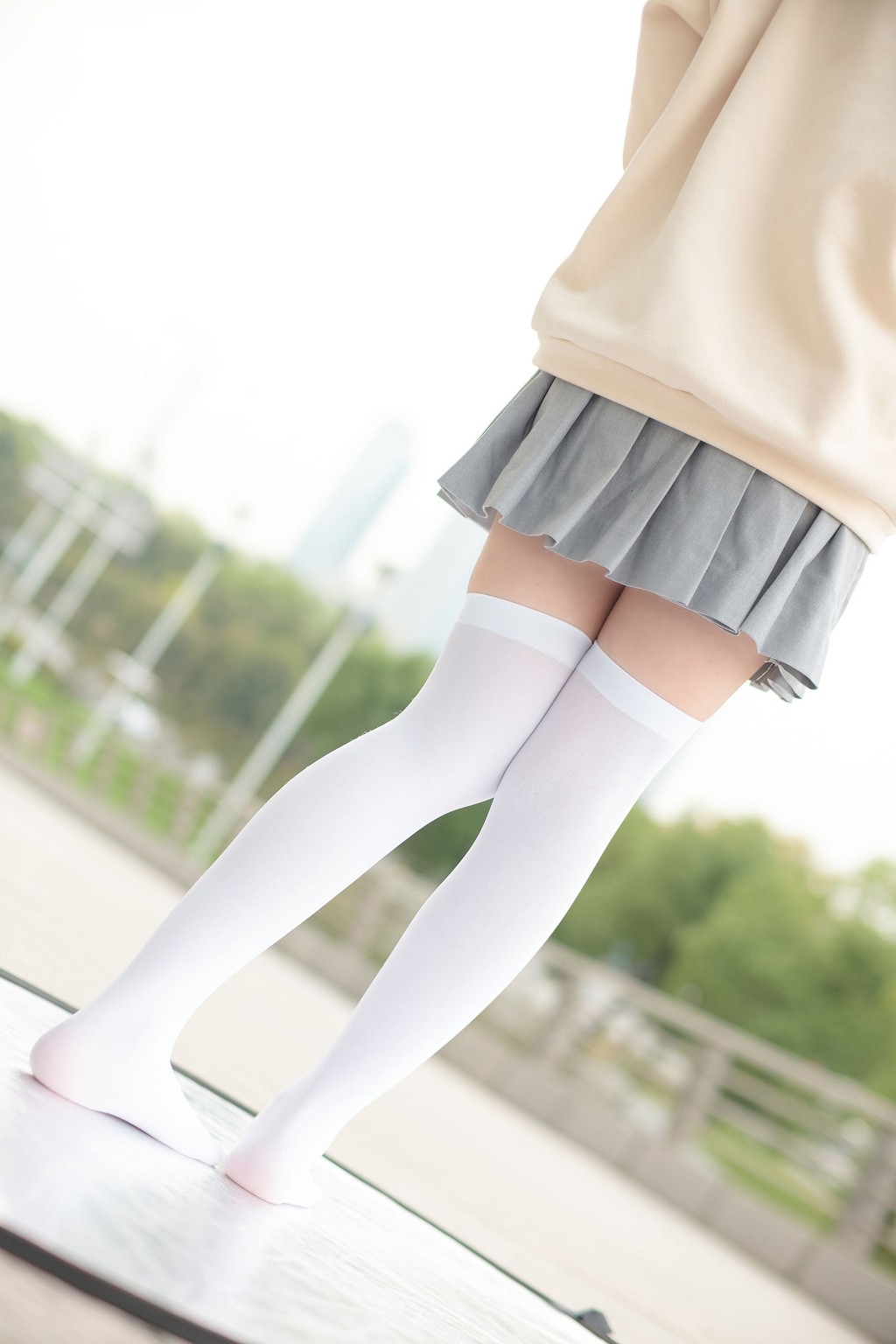 《戶外白絲短裙》 [森蘿財團] R15-040 寫真集[131P