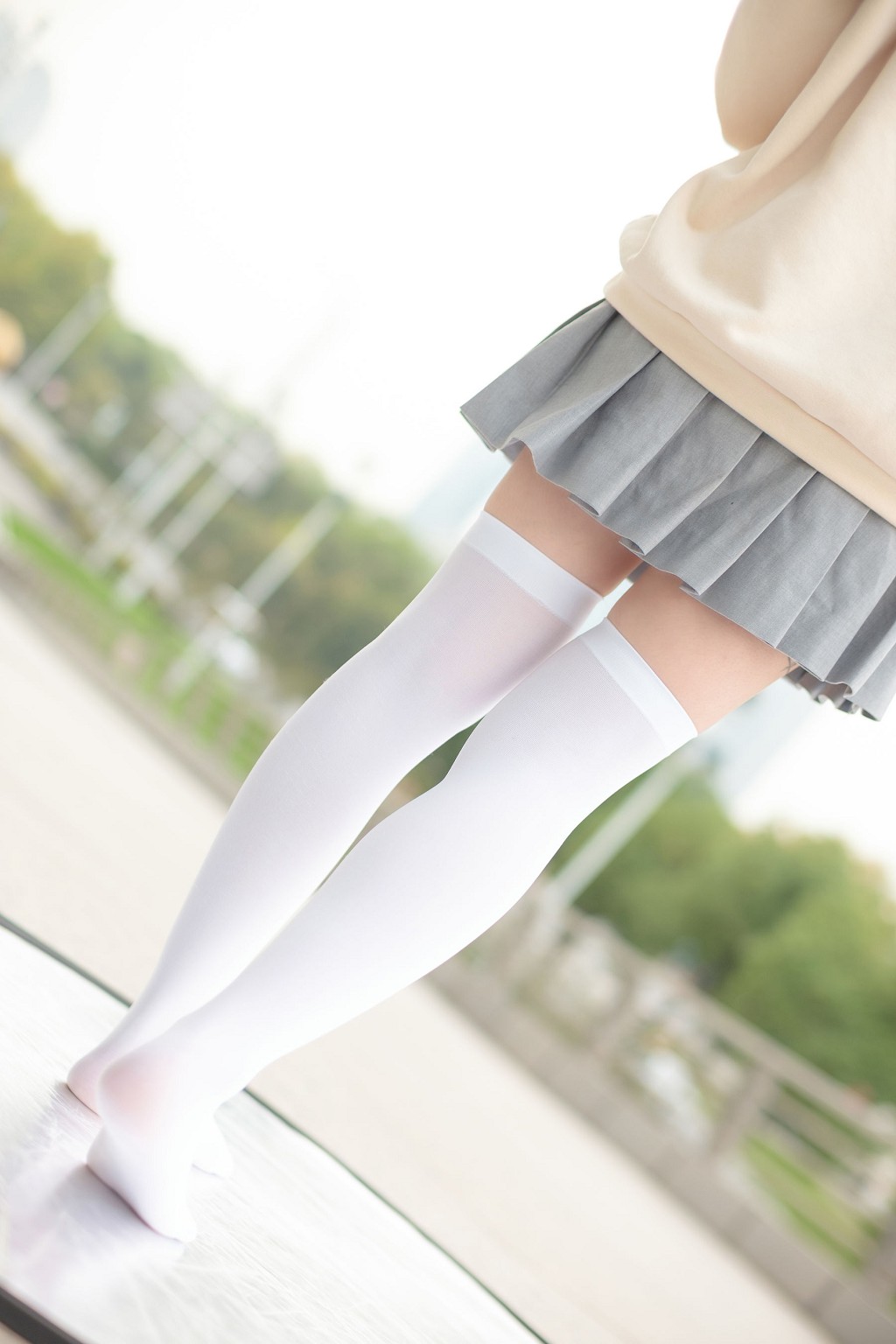 《戶外白絲短裙》 [森蘿財團] R15-040 寫真集[131P