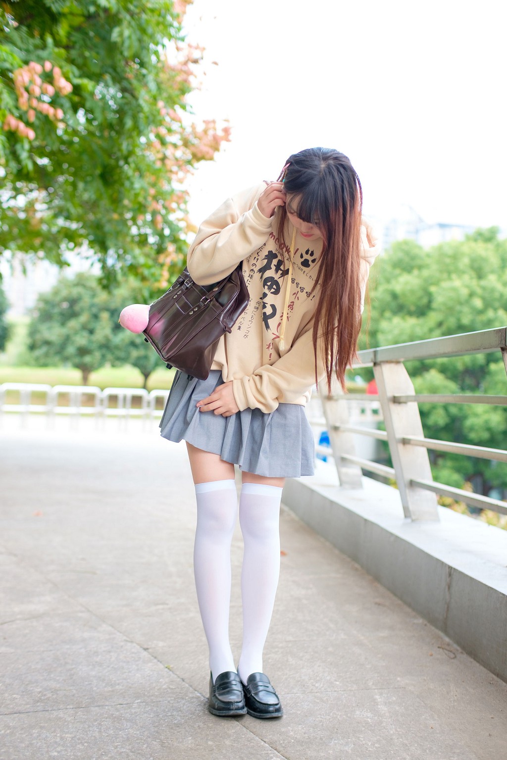 《户外白丝短裙》 [森萝财团] R15-040 写真集[131P]