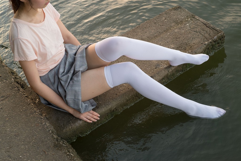 Lakeside Playing in Water with White Silk [Sen Luo Consortium] R15-032 Photobook [113 Pages