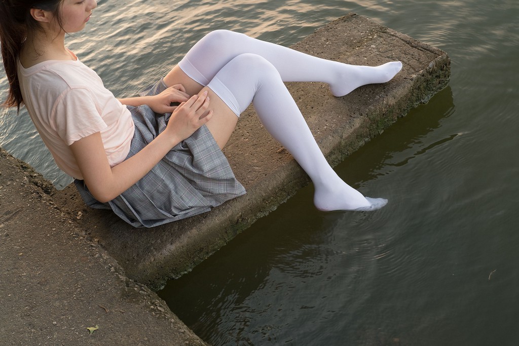 Lakeside Playing in Water with White Silk [Sen Luo Consortium] R15-032 Photobook [113 Pages