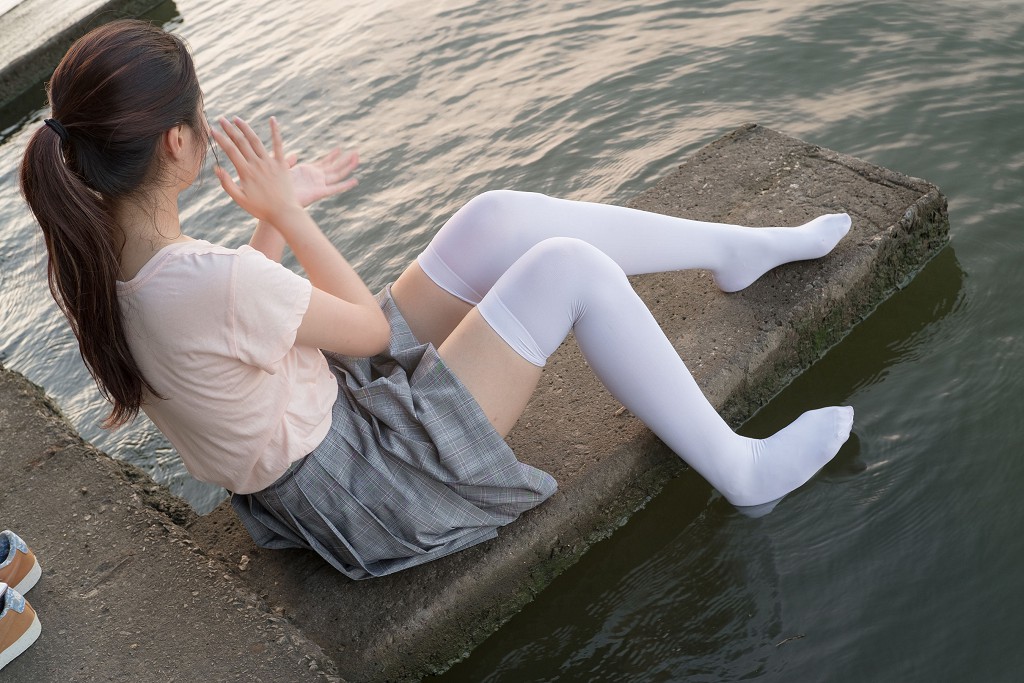 Lakeside Playing in Water with White Silk [Sen Luo Consortium] R15-032 Photobook [113 Pages