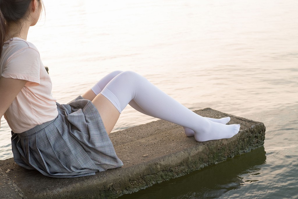 Lakeside Playing in Water with White Silk [Sen Luo Consortium] R15-032 Photobook [113 Pages