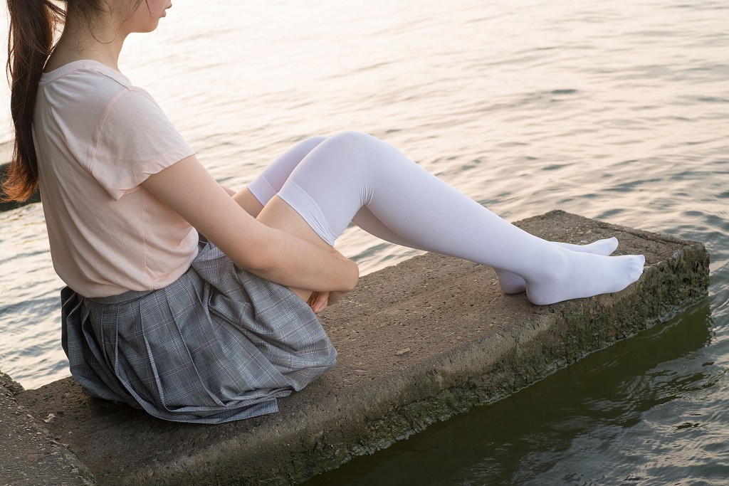 Lakeside Playing in Water with White Silk [Sen Luo Consortium] R15-032 Photobook [113 Pages