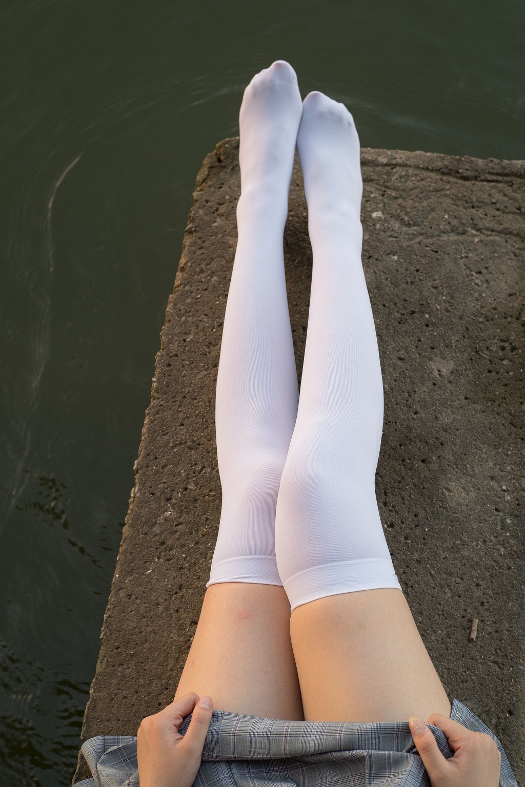 Lakeside Playing in Water with White Silk [Sen Luo Consortium] R15-032 Photobook [113 Pages