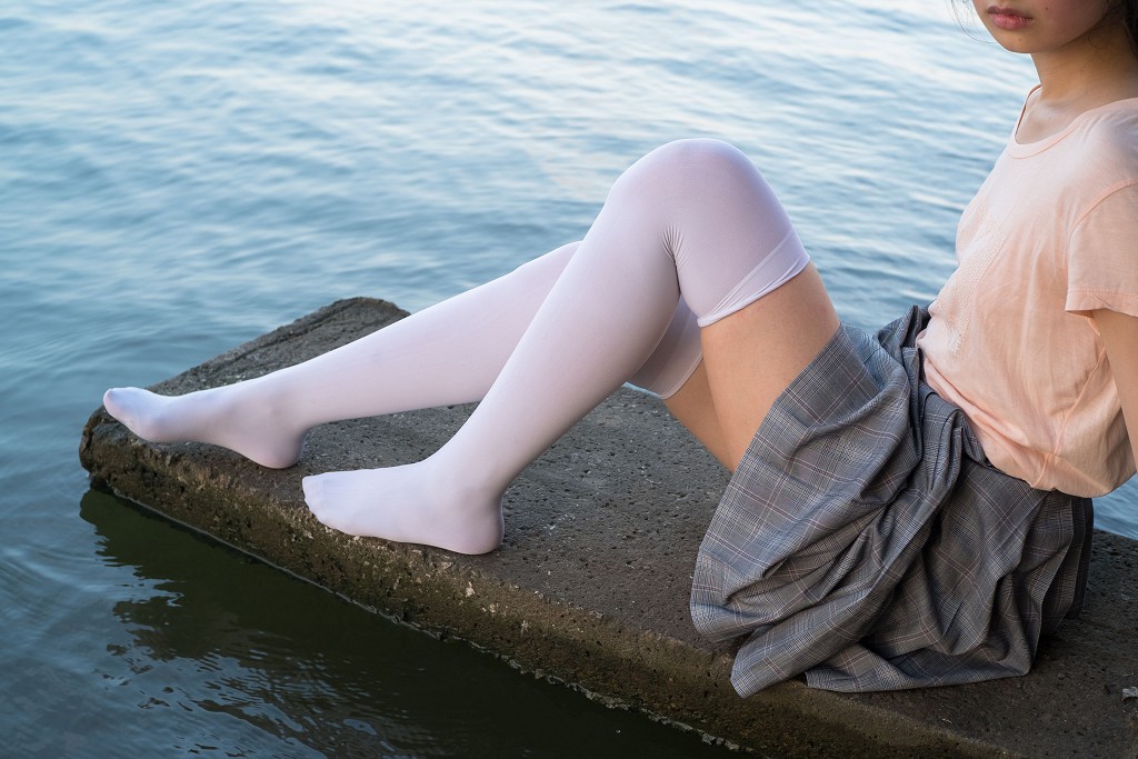 Lakeside Playing in Water with White Silk [Sen Luo Consortium] R15-032 Photobook [113 Pages