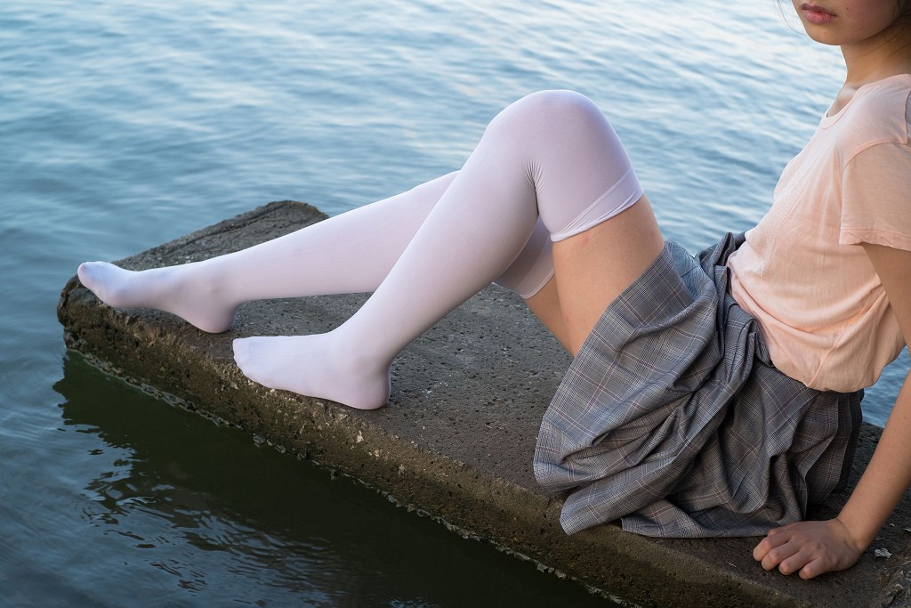 Lakeside Playing in Water with White Silk [Sen Luo Consortium] R15-032 Photobook [113 Pages