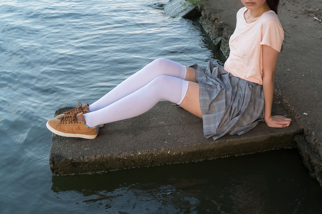 Lakeside Playing in Water with White Silk [Sen Luo Consortium] R15-032 Photobook [113 Pages