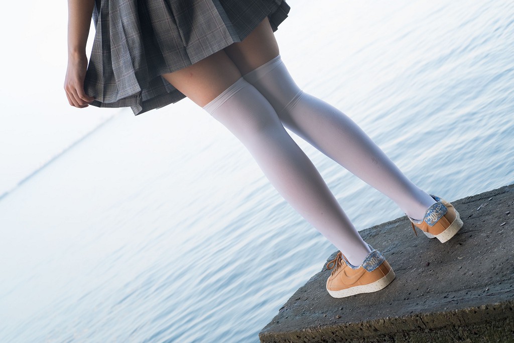 Lakeside Playing in Water with White Silk [Sen Luo Consortium] R15-032 Photobook [113 Pages