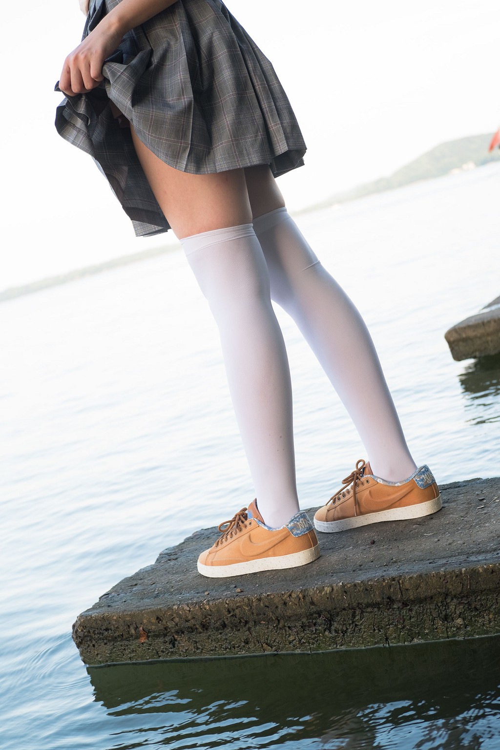 Lakeside Playing in Water with White Silk [Sen Luo Consortium] R15-032 Photobook [113 Pages