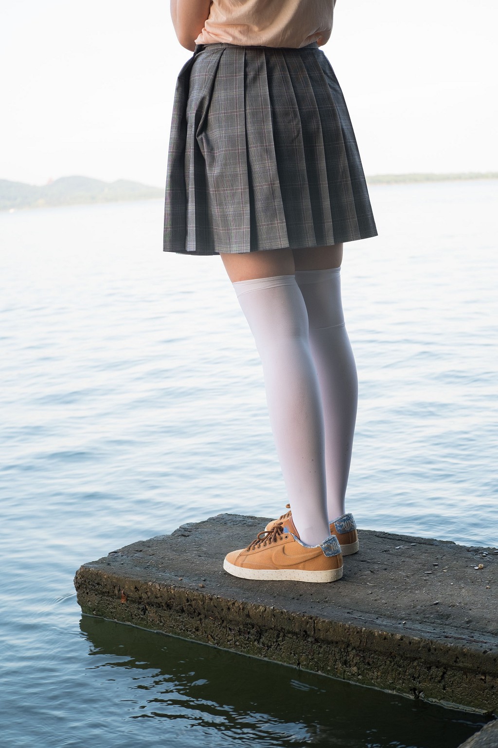 Lakeside Playing in Water with White Silk [Sen Luo Consortium] R15-032 Photobook [113 Pages