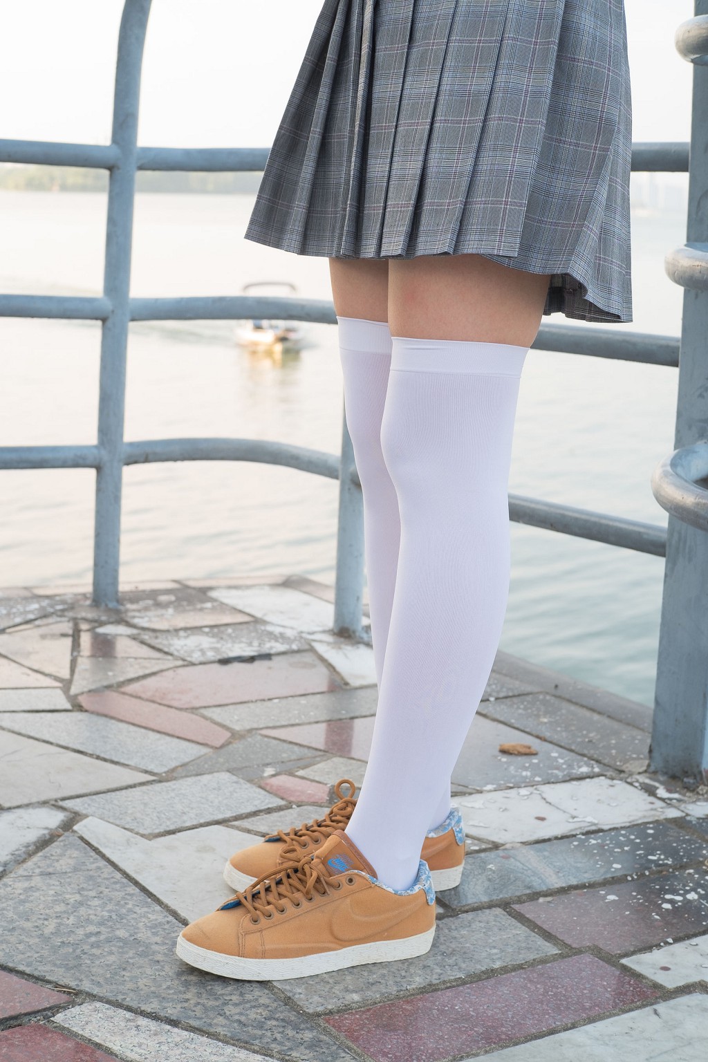 Lakeside Playing in Water with White Silk [Sen Luo Consortium] R15-032 Photobook [113 Pages