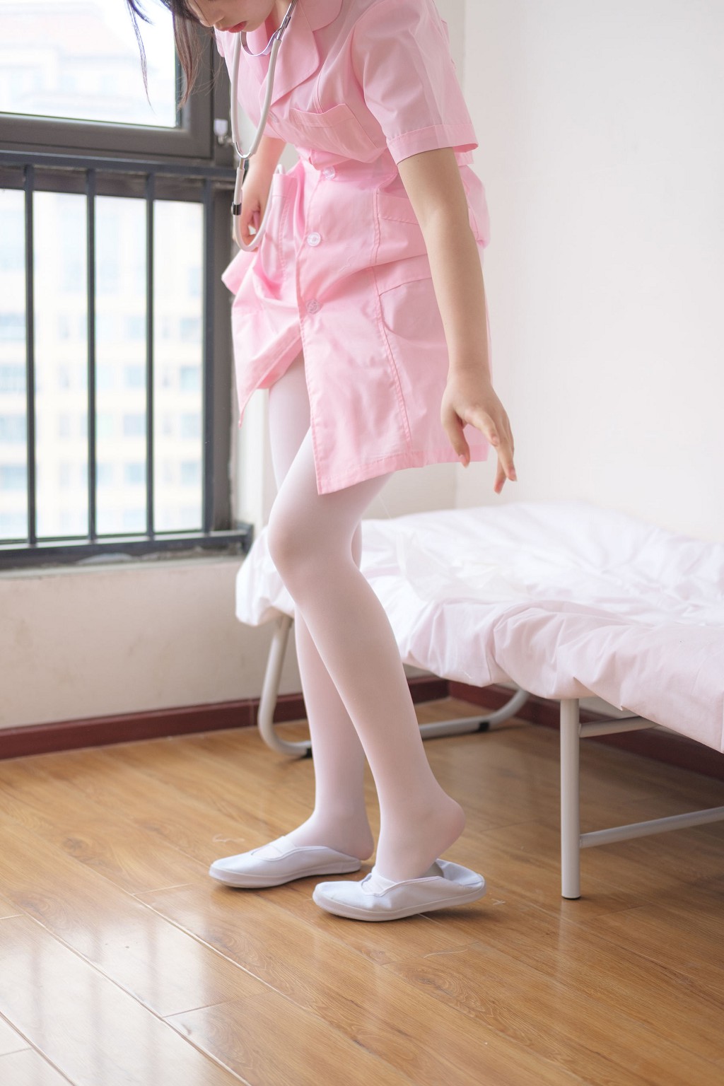 พยาบาลน้องสาวสวมถุงน่องขาว [เซนโล ไคตวน] X-021 ชุดภาพถ่าย[167P