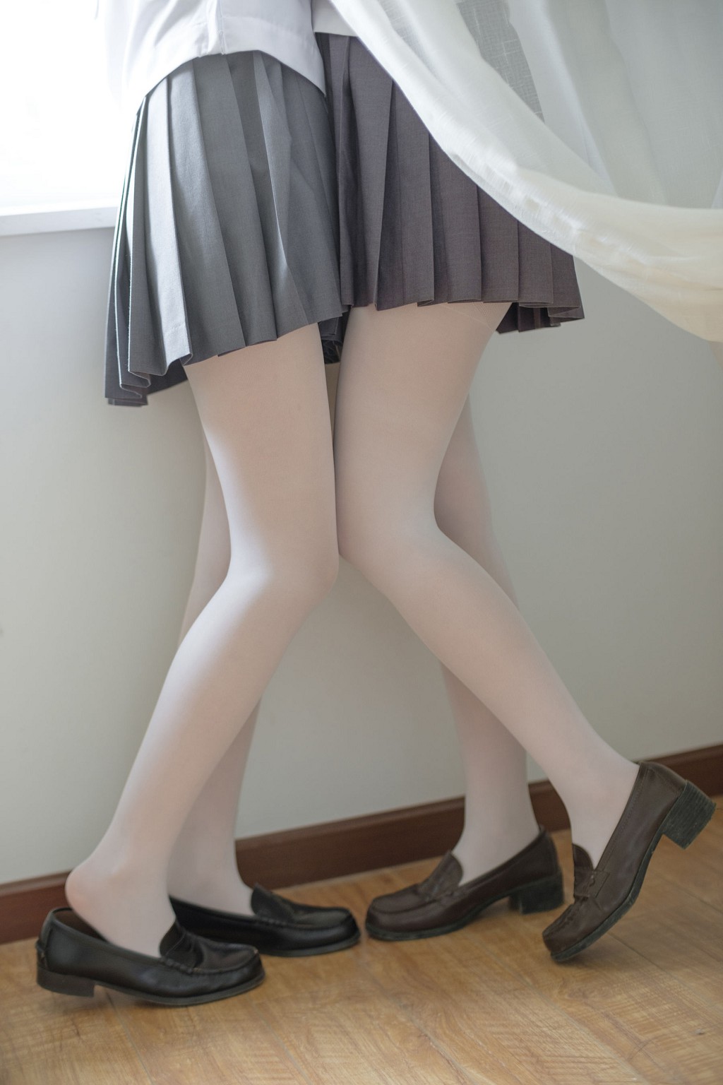 森蘿財團：JK白絲姊妹花 X-025 131P