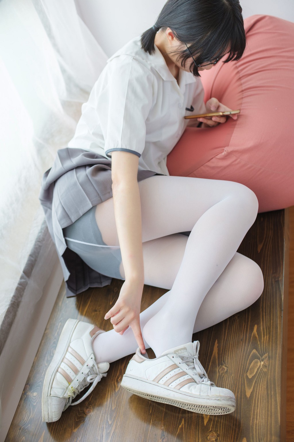 校服白丝美足少女 [森萝财团] [BETA-026] 写真集[78P]