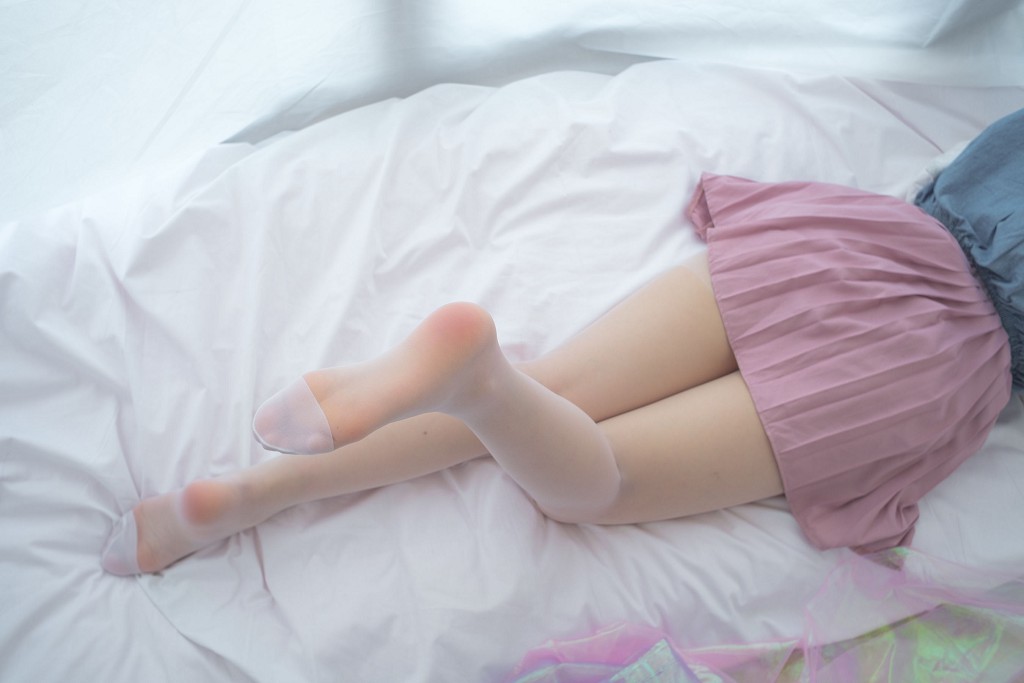「肉丝换白丝 [森ロ財団] X-019 写真集[103P]」