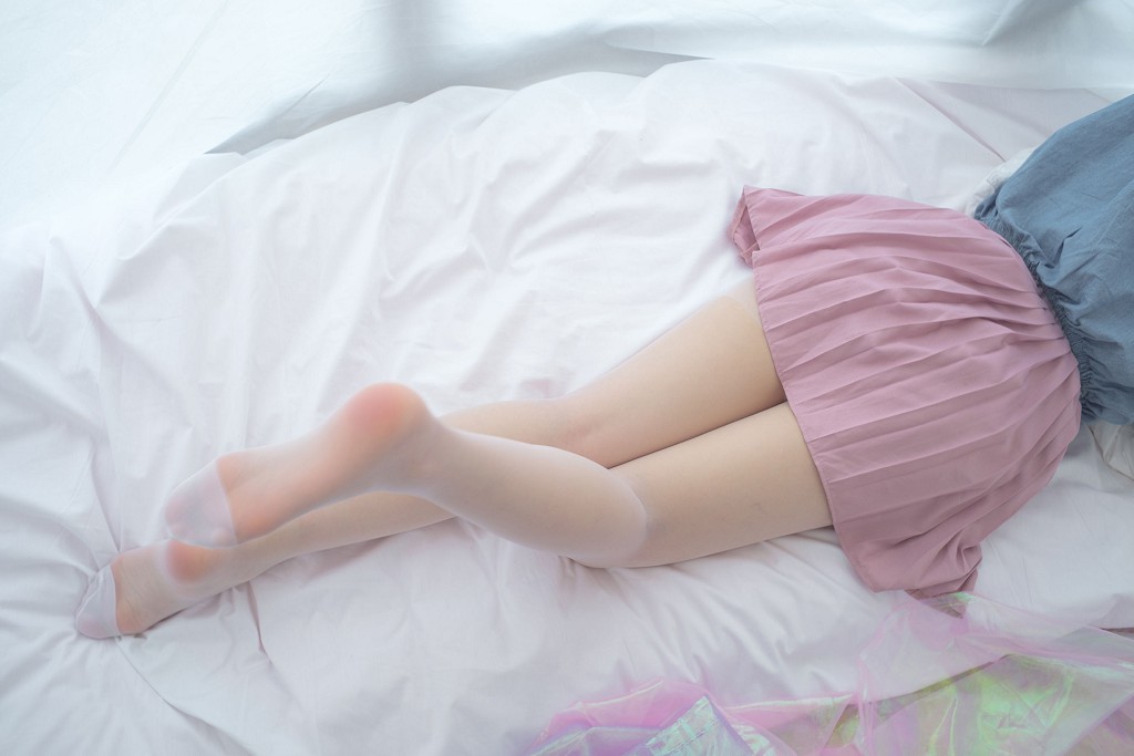 「肉丝换白丝 [森ロ財団] X-019 写真集[103P]」