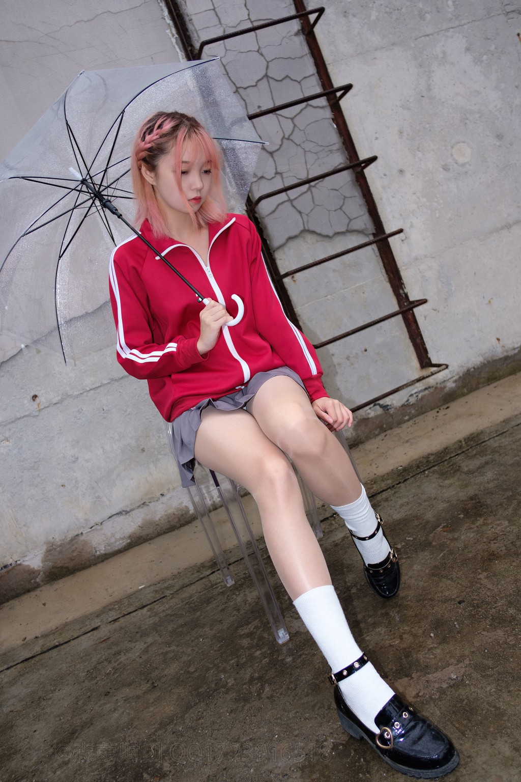Red-Clothed Girl Playing with Stockings in the Bathtub [Sen Luo Consortium] X-044 Photo Book [88 Pages