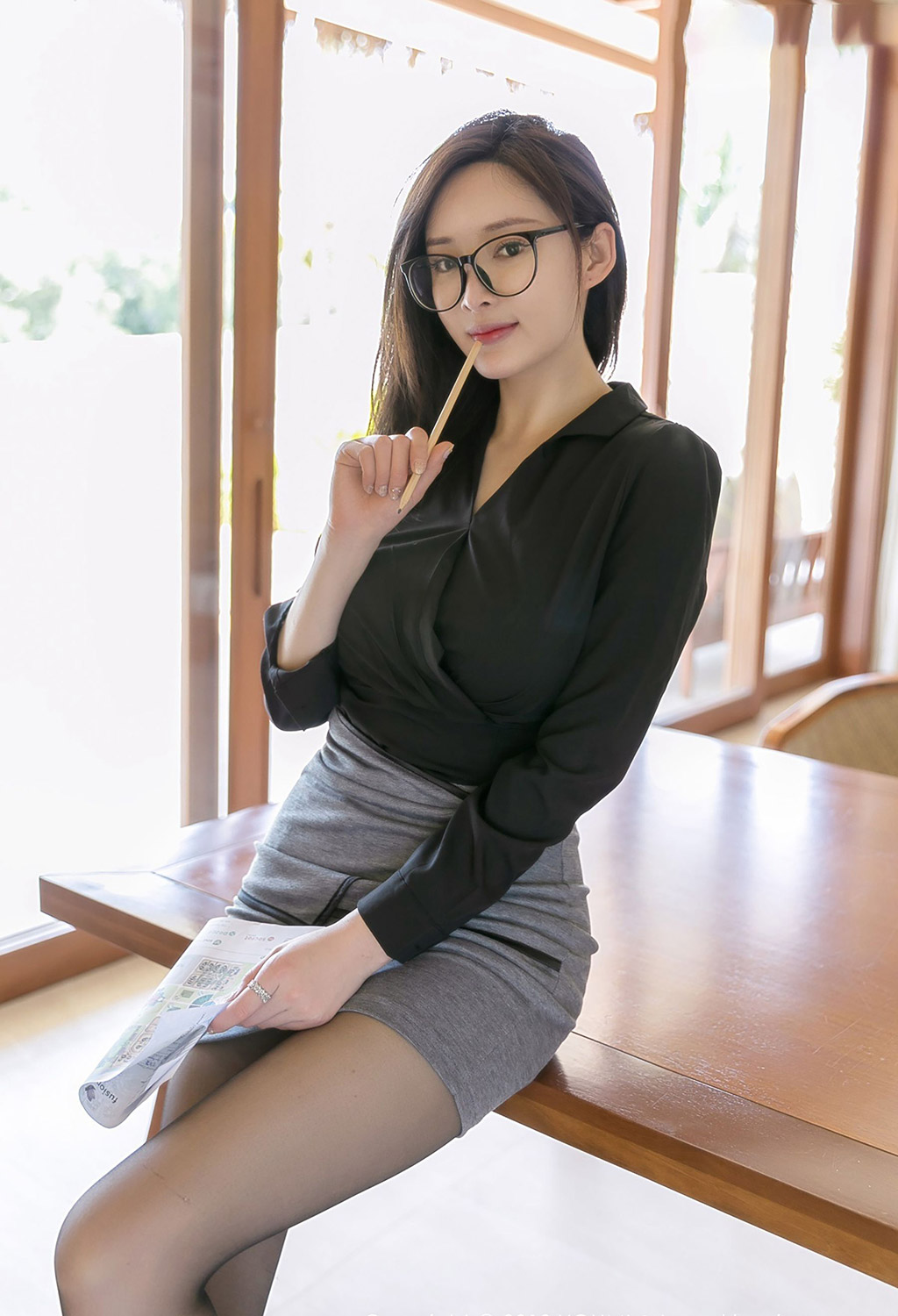 Zhou Yanxi Secretary OL Sexy Captivating Role-Playing