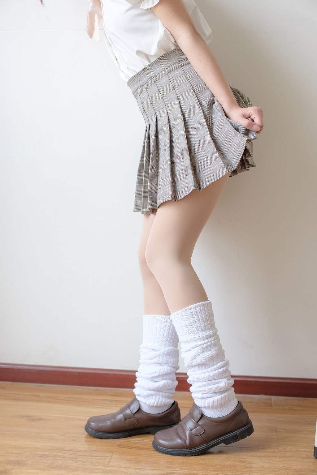 Senluo X-033 Nude Stockings and White Socks Set 102P