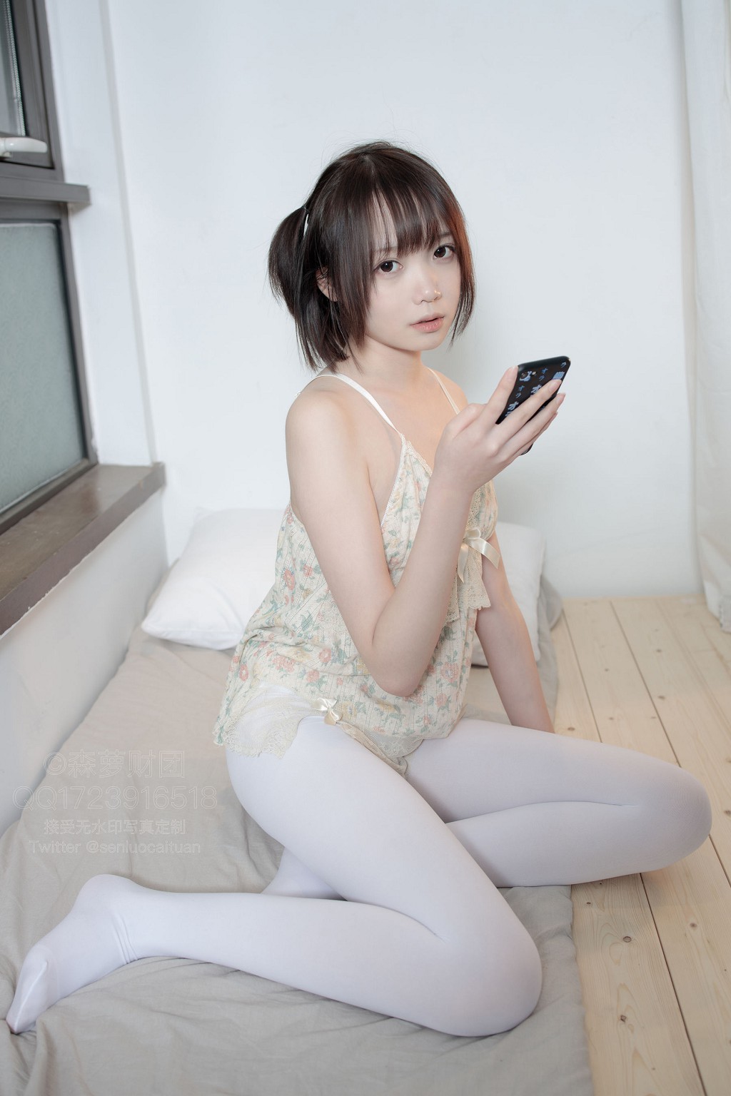가터벨트 미니스커트 50D 화이트 스타킹 [센루오 재단] [X-057] 사진집[83P