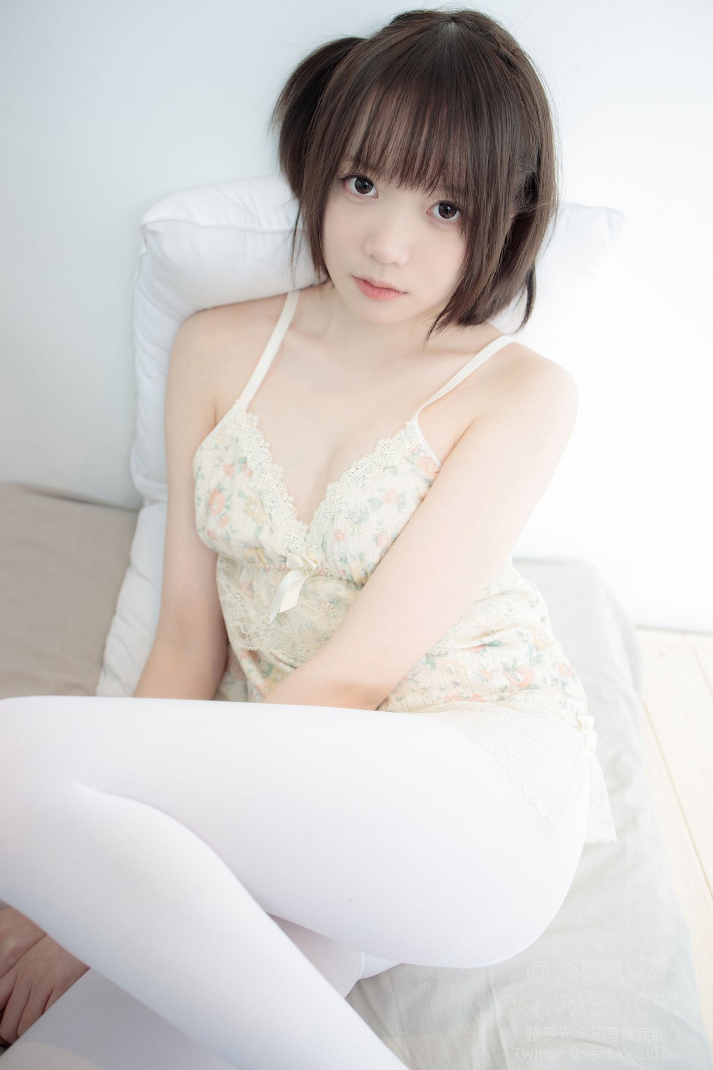 가터벨트 미니스커트 50D 화이트 스타킹 [센루오 재단] [X-057] 사진집[83P