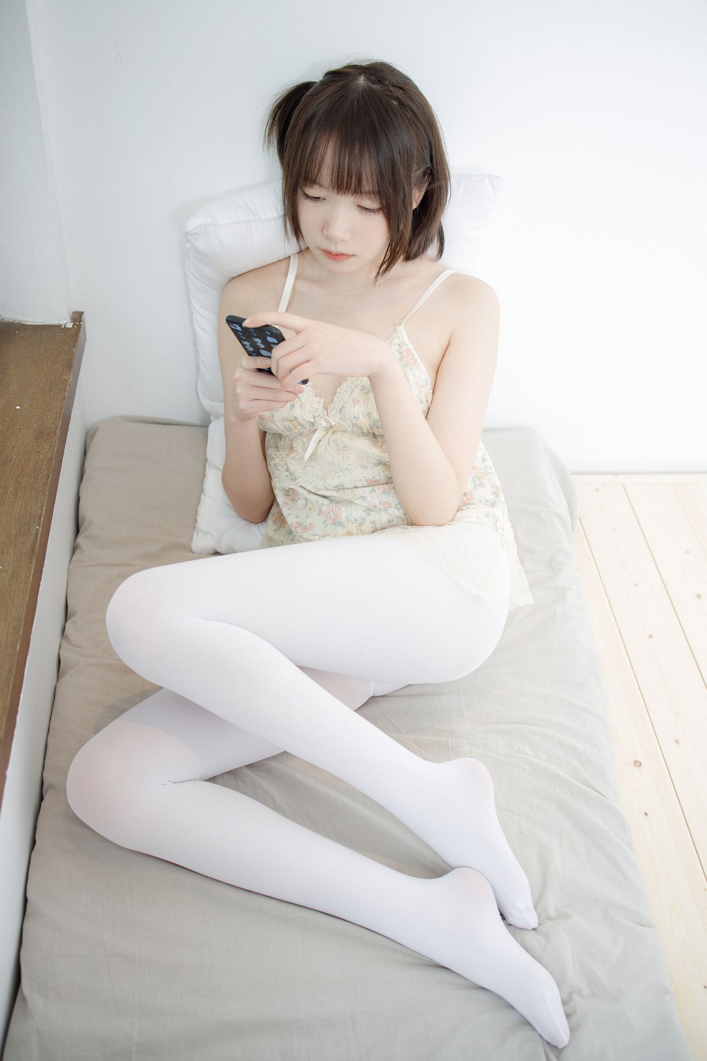 가터벨트 미니스커트 50D 화이트 스타킹 [센루오 재단] [X-057] 사진집[83P