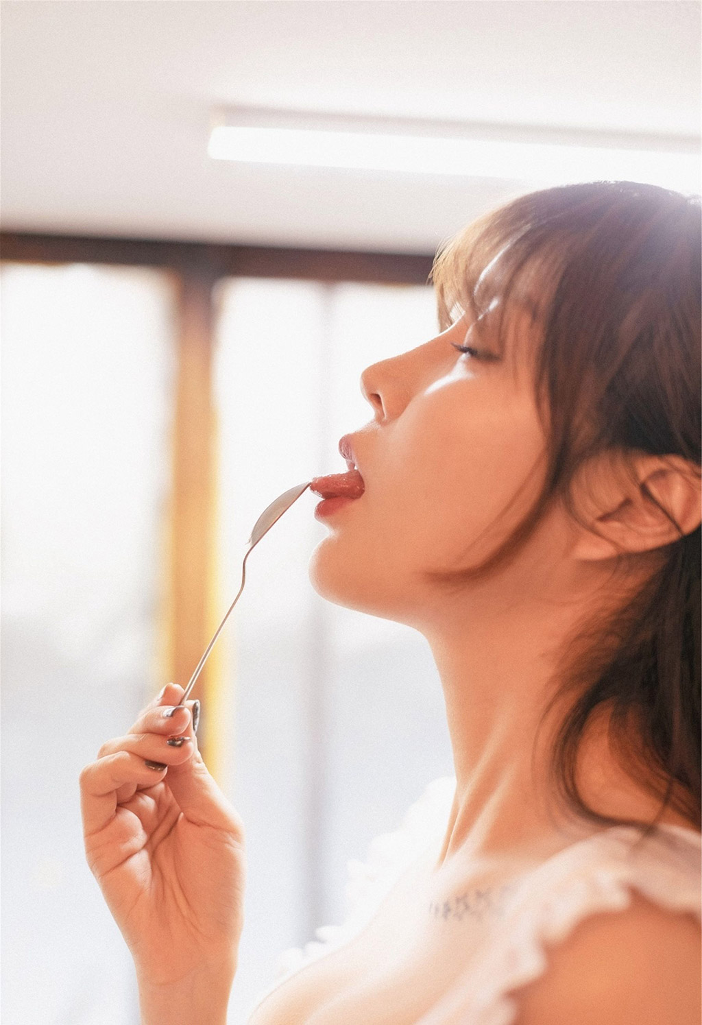 王雨纯温柔性感的女仆诱惑与室外黑丝魅惑