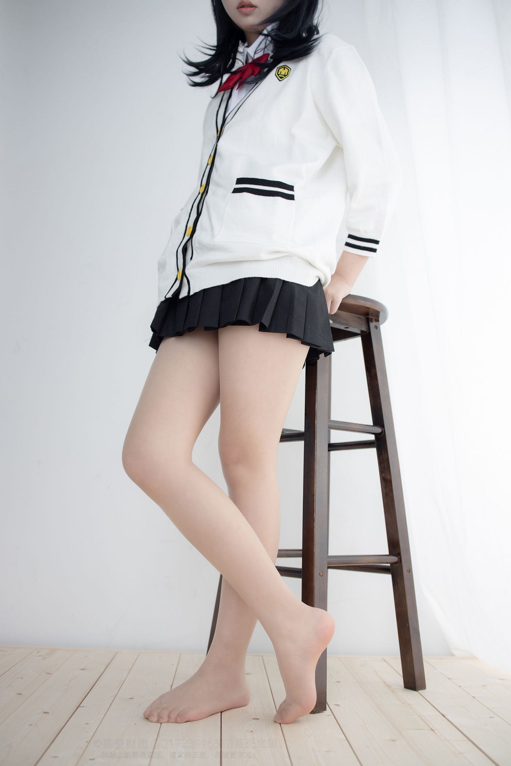 20Dナイロン短いコットンソックスで物を踏む [森羅財団] [X-055] 写真集[93P