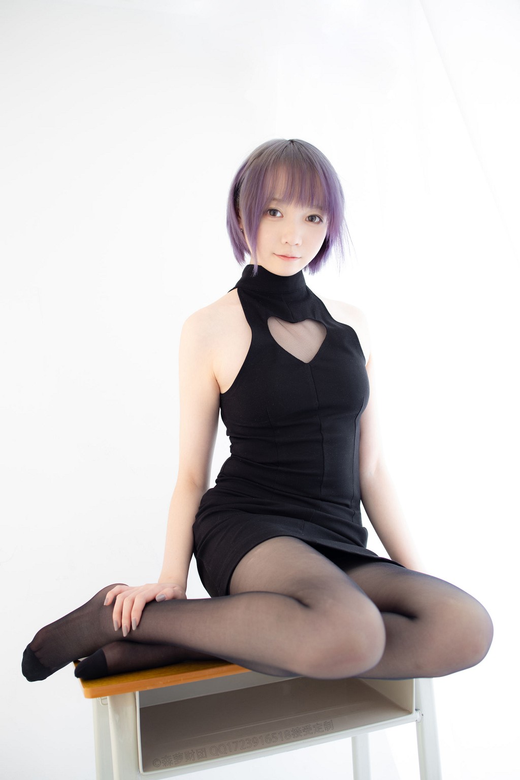 20D黒ストッキング踩物 [シンラ財団] [X-051] 写真集[111P