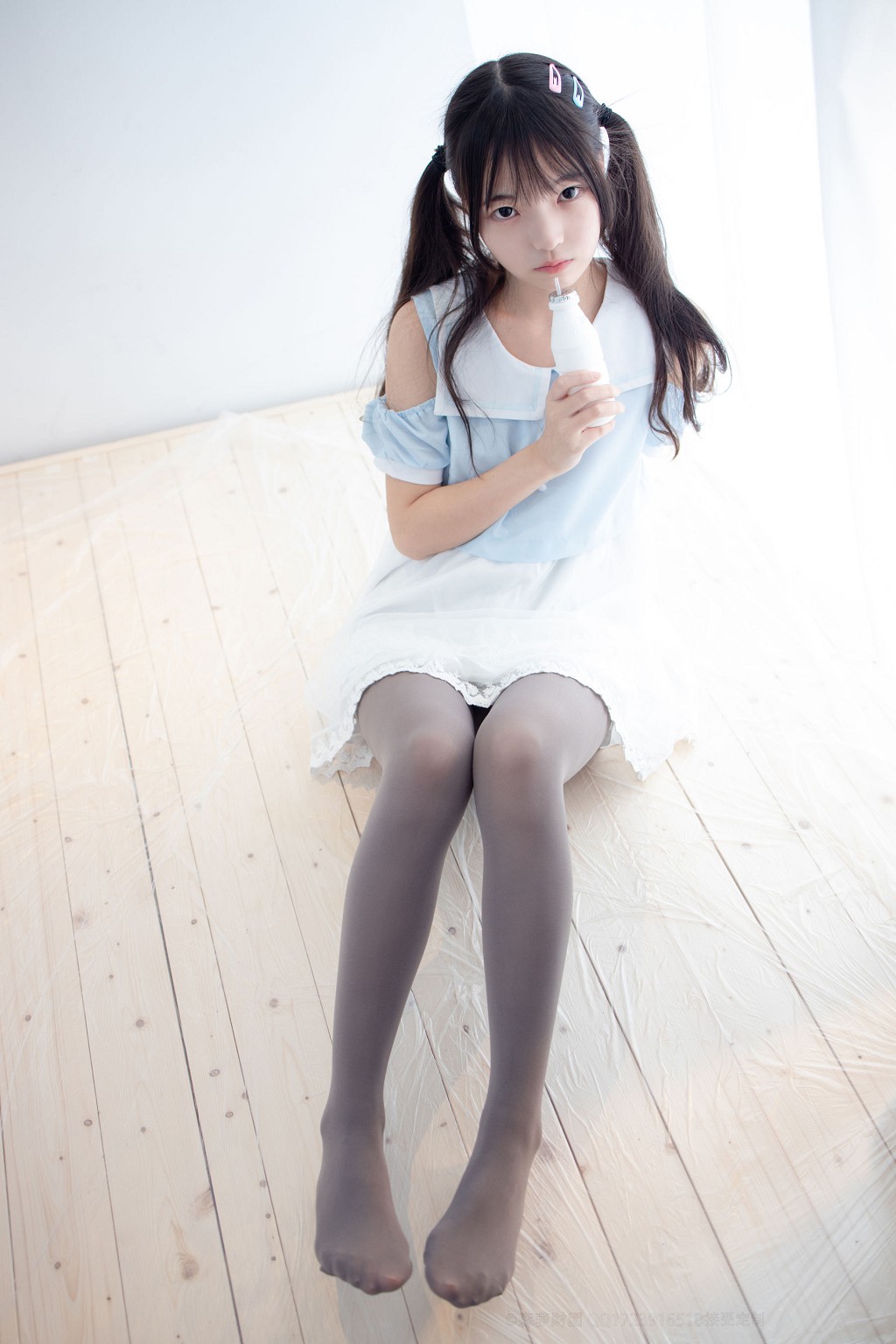 80D灰絲踩物 [森羅財団] [X-054] 写真集[86P