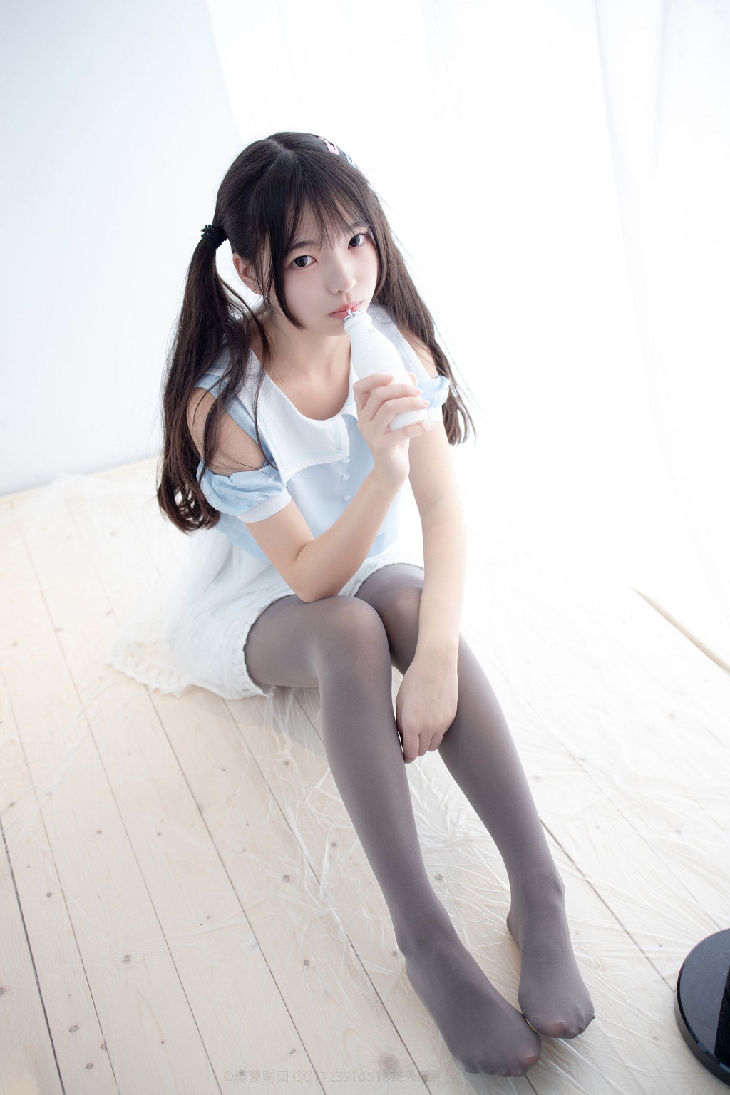 80D灰絲踩物 [森羅財団] [X-054] 写真集[86P