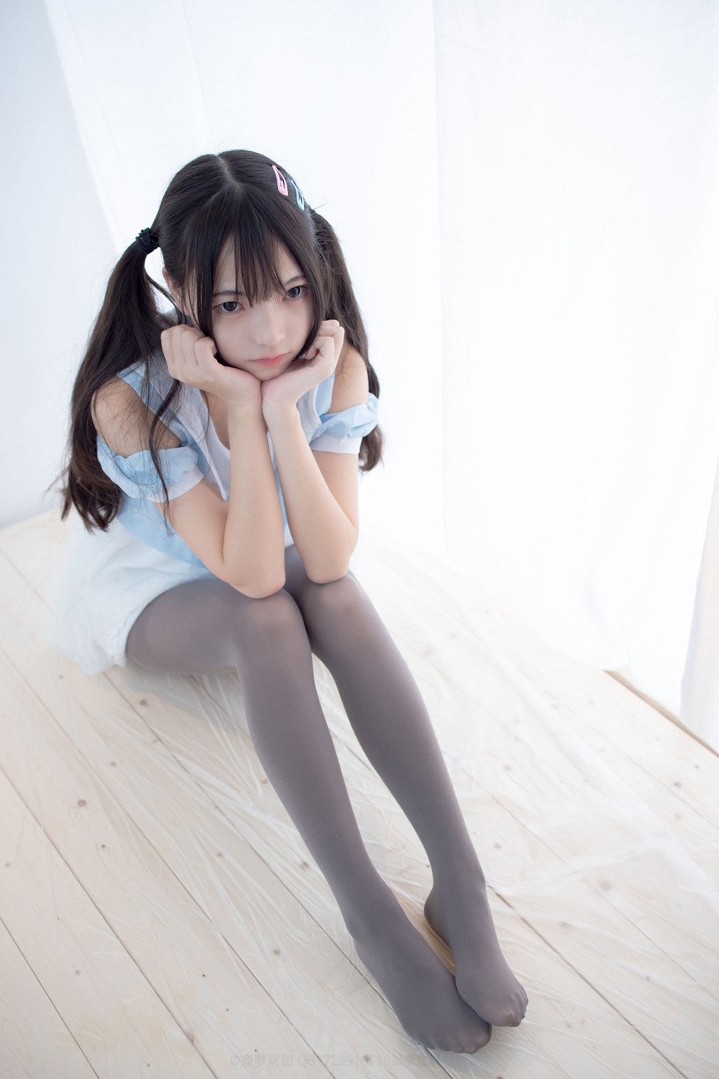 80D灰絲踩物 [森羅財団] [X-054] 写真集[86P