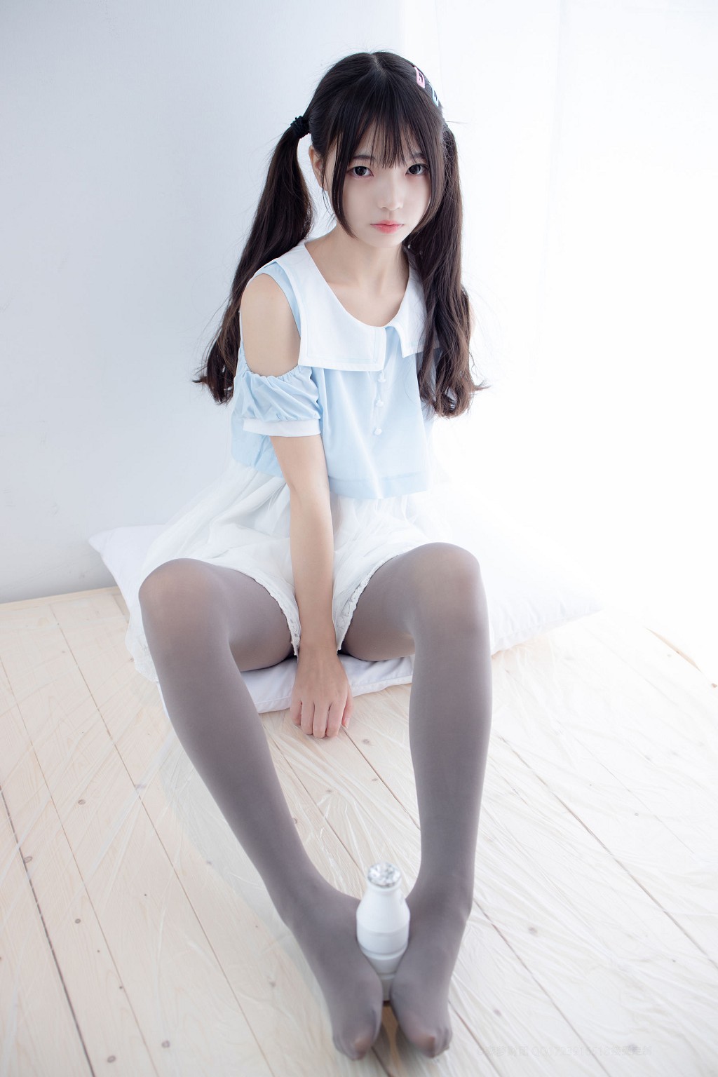 80D灰絲踩物 [森羅財団] [X-054] 写真集[86P