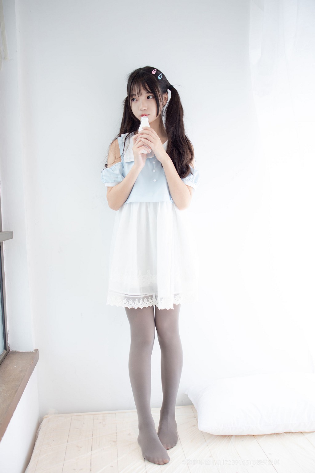 80D灰絲踩物 [森羅財団] [X-054] 写真集[86P