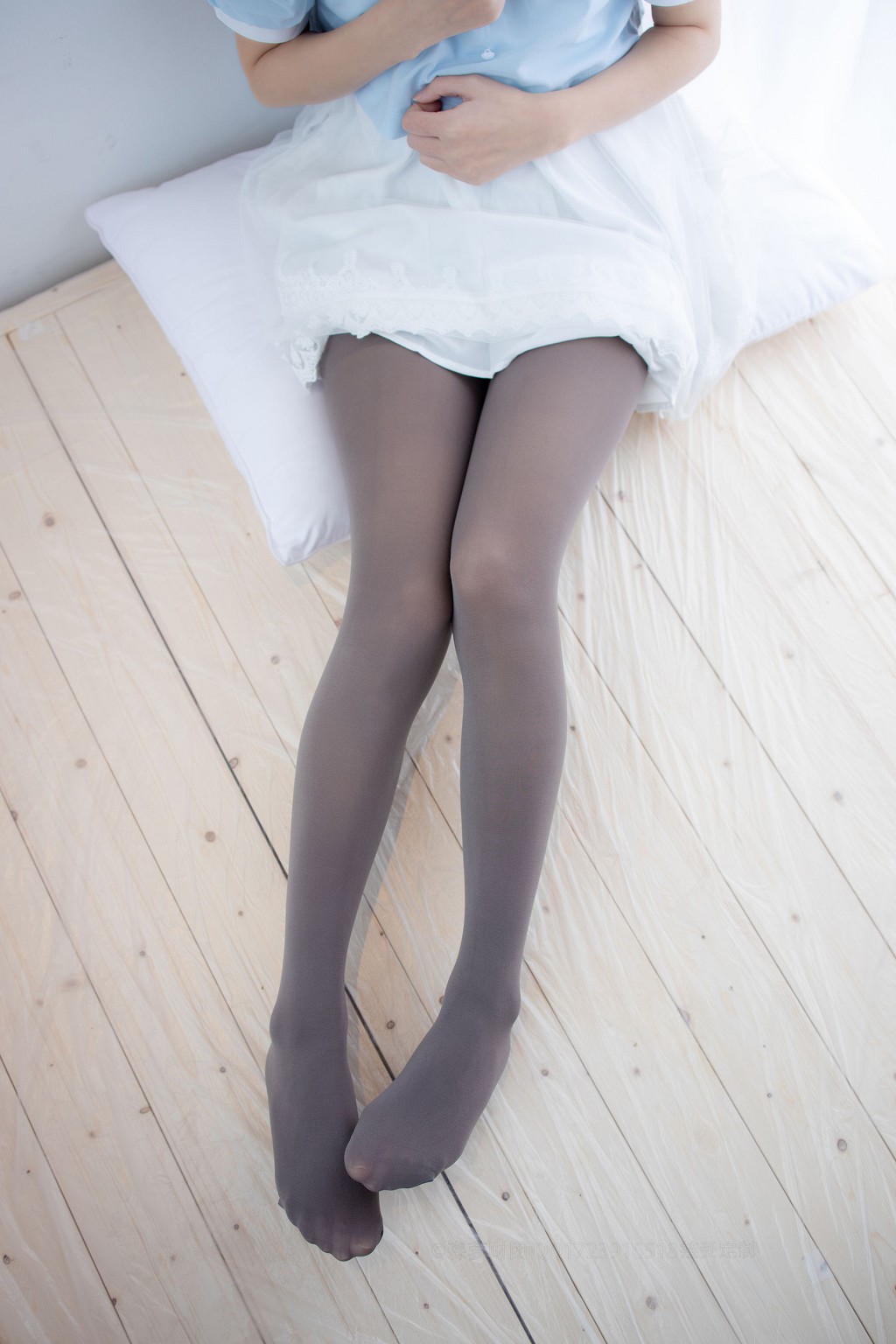 80D灰絲踩物 [森羅財団] [X-054] 写真集[86P