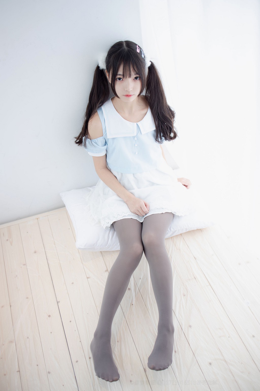 80D灰絲踩物 [森羅財団] [X-054] 写真集[86P