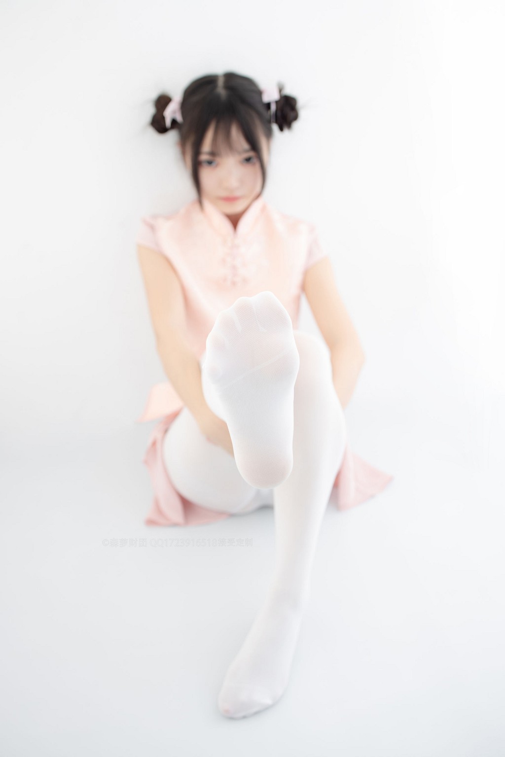 森蘿財團 X-052 80D 白絲踩物寫真 66P