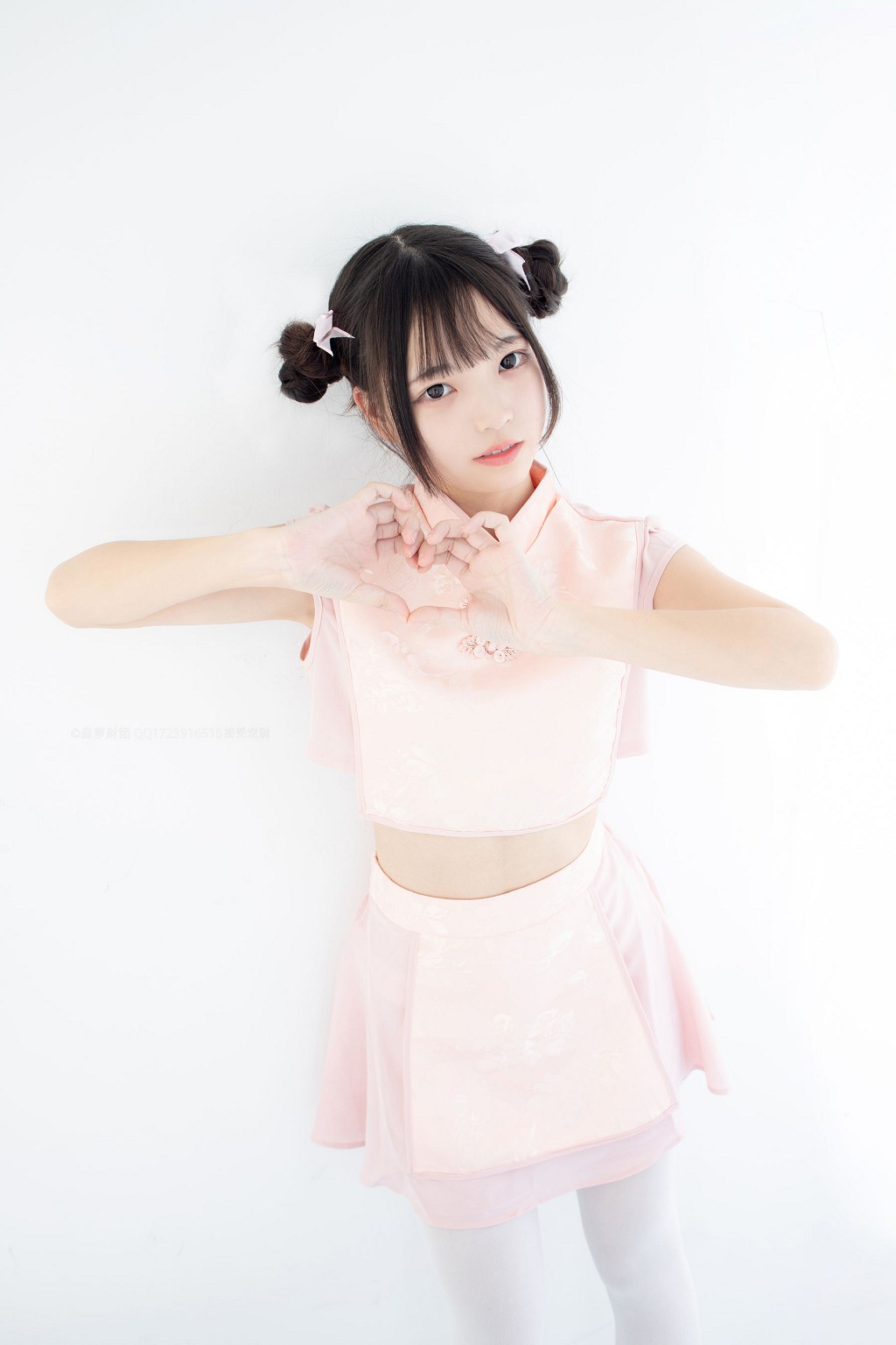 80Dホワイトシルクで物を踏む [森羅財団] [X-052] 写真集[66P