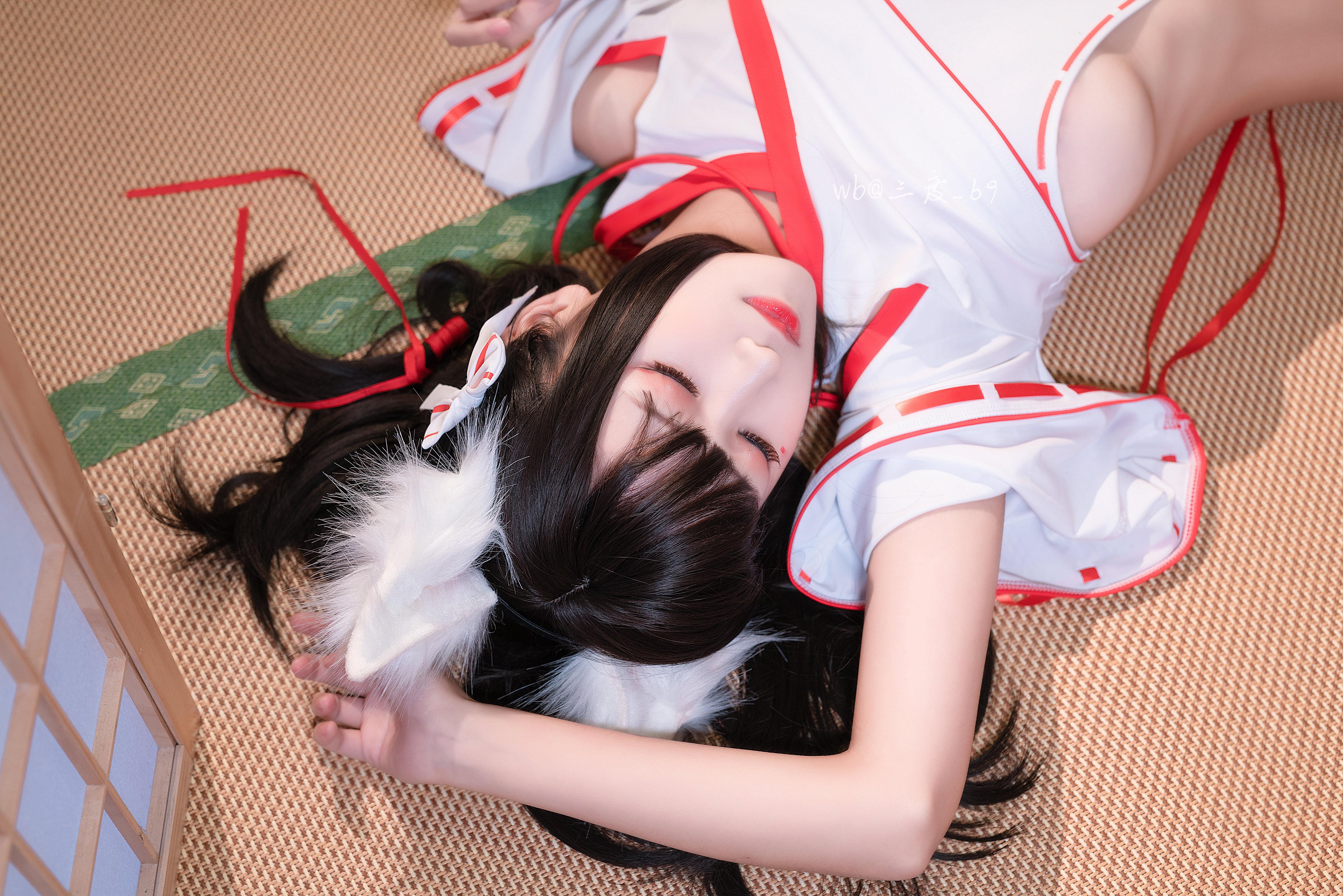 三度_69] 狐巫女+紅色旗袍 45P