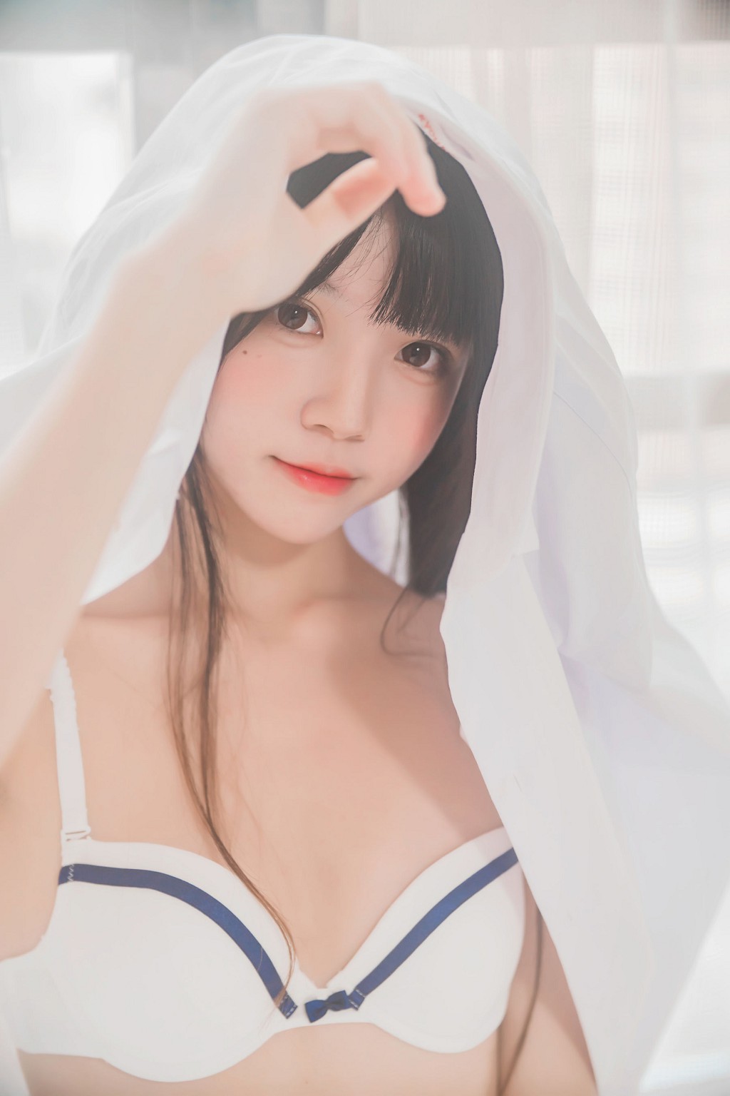 桜桃喵 《白いシャツ ツインテール》 [ロリータコス] 写真集[47P