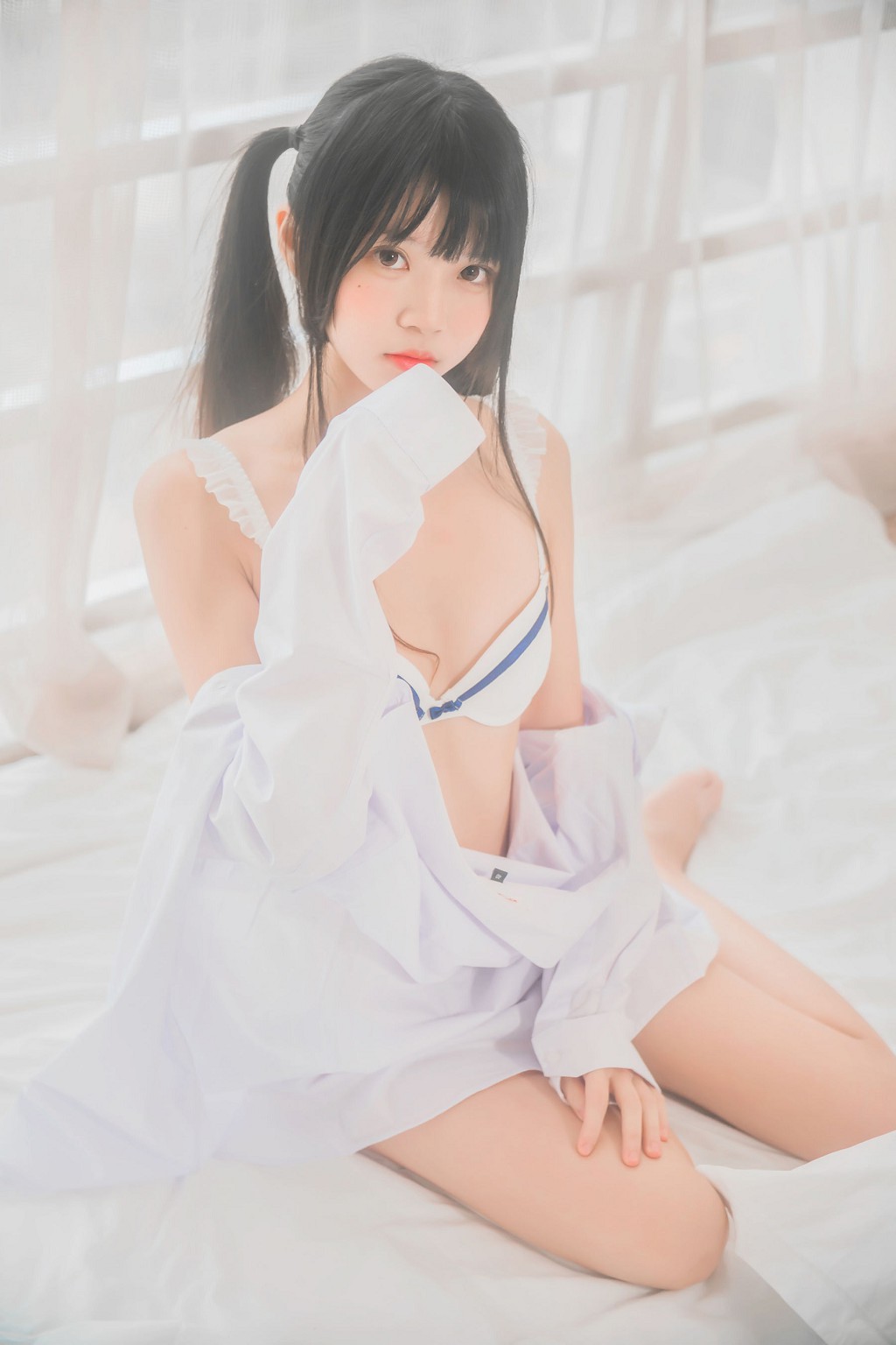 桜桃喵 《白いシャツ ツインテール》 [ロリータコス] 写真集[47P