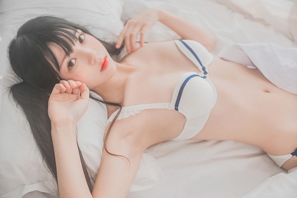 桜桃喵 《白いシャツ ツインテール》 [ロリータコス] 写真集[47P